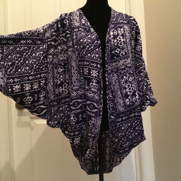 Forever 21 long boho Aztec blue & white Kimono - Picture 5 of 7